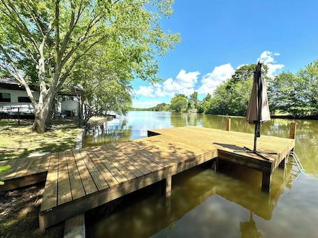 Property grounds. Skoolie on Lake Weiss | LAKE FRONT & Fishing