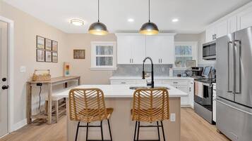 KylskÄp, mikrovÄgsugn, ugn och spishÀll