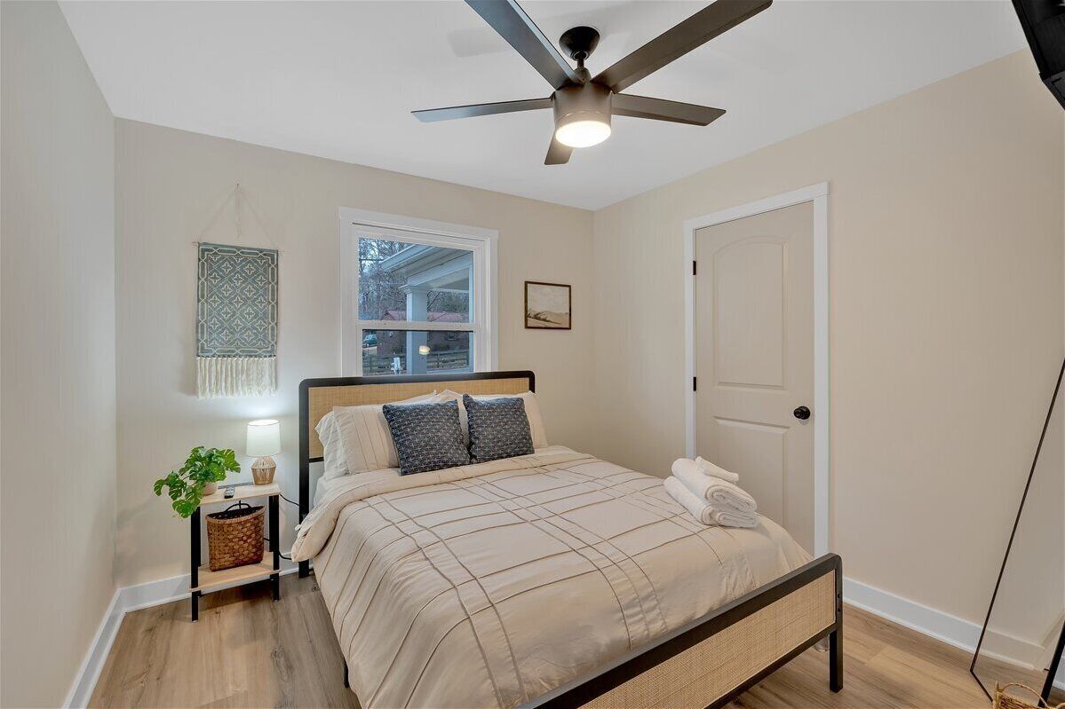 3 bedrooms, iron/ironing board, free WiFi, bed sheets