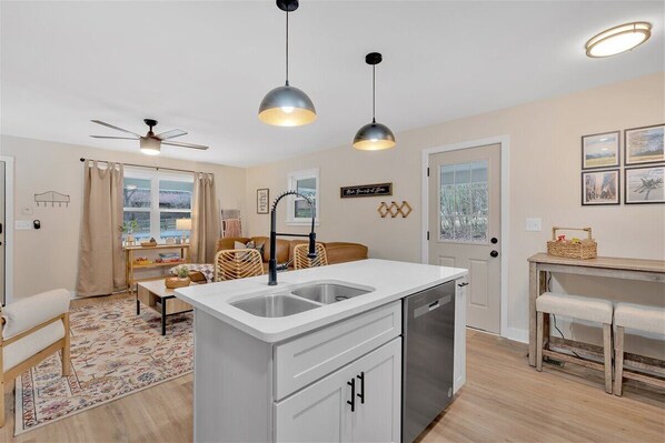 Interior - Cozy,Convenient home in Downtown (Acworth)