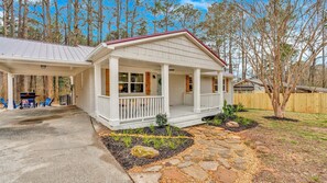 Exterior - Cozy,Convenient home in Downtown (Acworth)