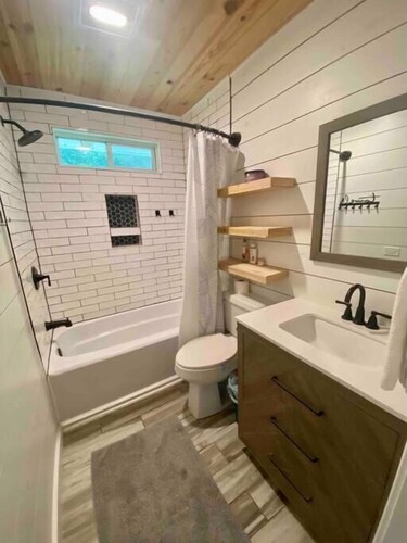 NEW Travelers Rest | Cute Bungalow Close to I-20