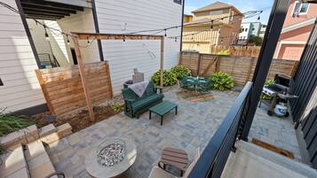 Casa, varias camas, patio, vistas al jardín (368 Pascal St.) | Restaurante al aire libre