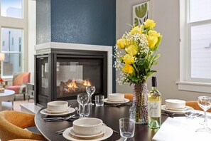 Dining - Upbeat Retreat Enjoy Bikes, Brews and Mtn Peaks! (Fort Collins)