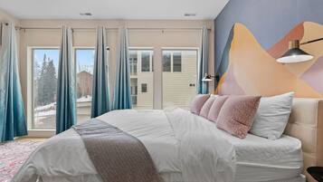 3 bedrooms, iron/ironing board, travel crib, WiFi (free)