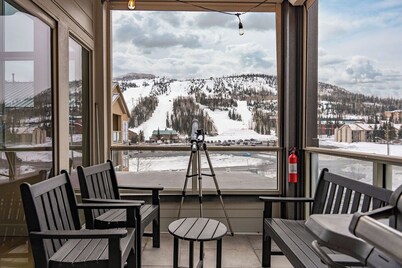3min Walk to Ski Lift*Hot Tub*Epic Kids Room*Views