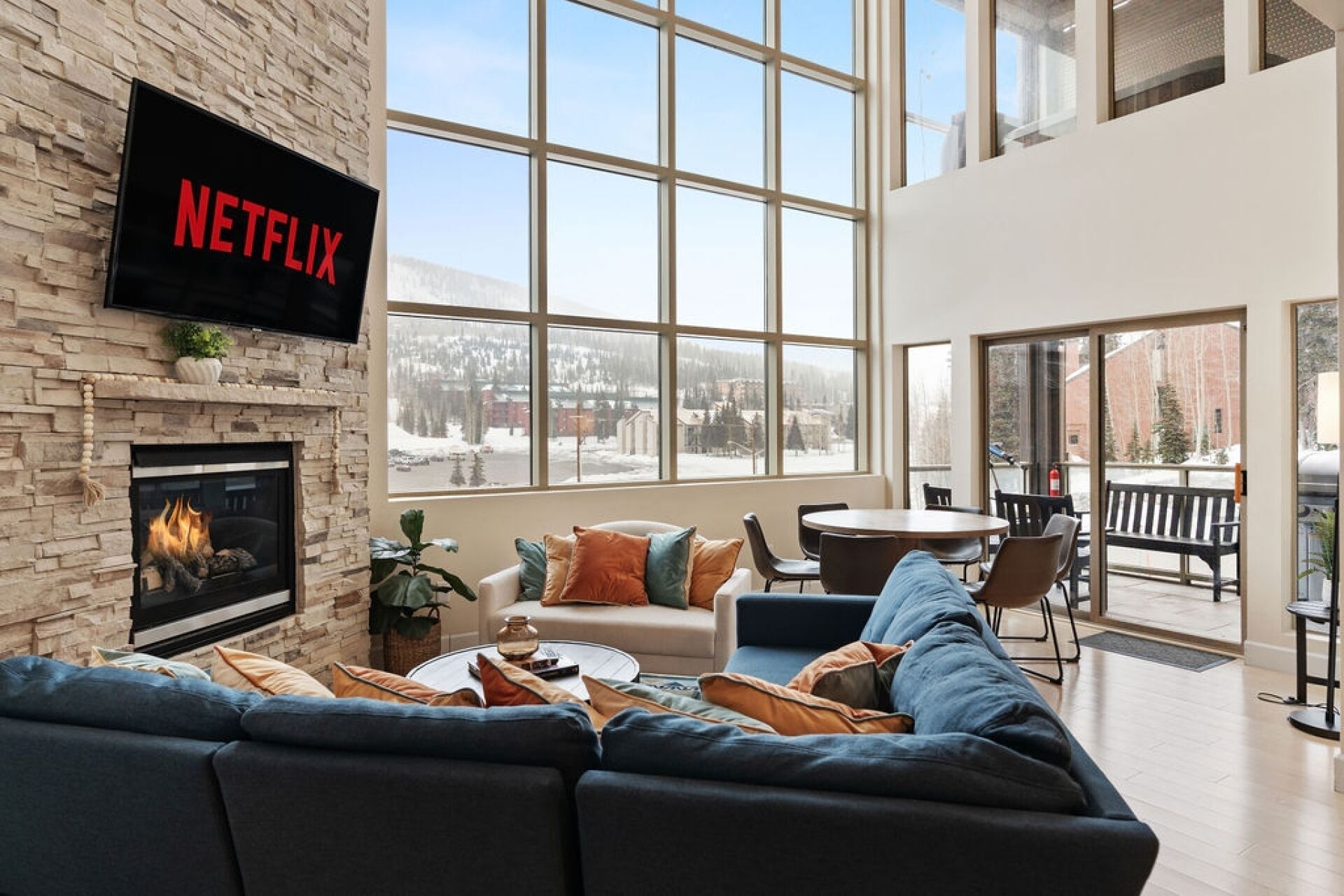 Fernseher, Kamin