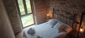 2 bedrooms, iron/ironing board, bed sheets
