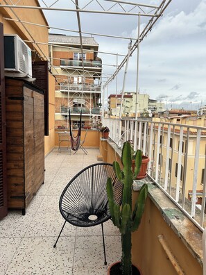 Property grounds - Casa Frida. Studio flat with big terrace. (Roma)