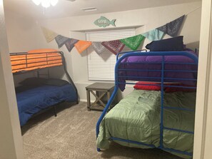 3 chambres, fer et planche Ă repasser, draps fournis