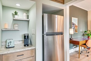 Interior - Albany Vacation Rental w/ State Capitol Views! (Albany)