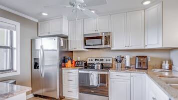 Fridge, microwave, stovetop, dishwasher