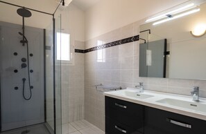 Een douche, een haardroger