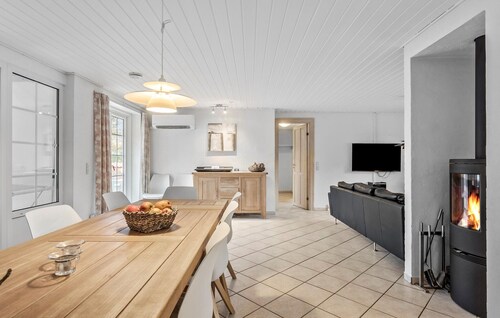 Nice home in Væggerløse with sauna
