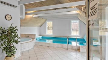 Indendørs pool