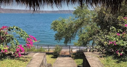 La Giralda - Lakefront - Pool - Relaxation Haven