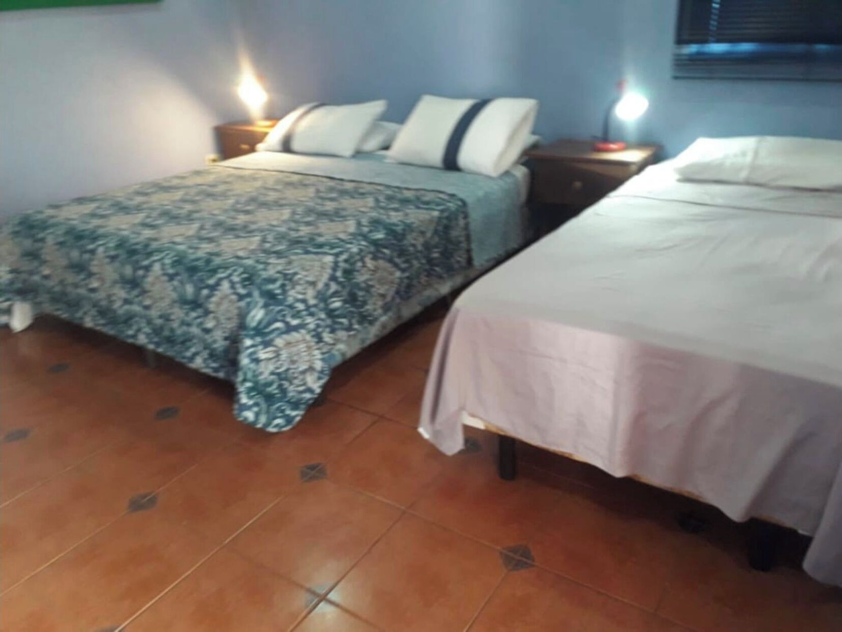 2 室のベッドルーム、セーフティボックス (室内)、WiFi (無料)、ベッドシーツ