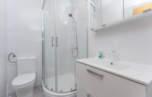 Shower - 3 bedroom lovely home in Dobropoljana (Dobropoljana)