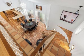 Interior - Half Acre Spacious 5-bedroom 4 bath farmhouse. WiFi, AC in Phoenix. Weddings!!!! (Phoenix)