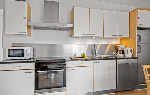 Fridge, stovetop, dishwasher, coffee/tea maker