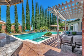 Pool - Tropical Bliss - Large Pool and Spa, Game Room, 12 min to dwntwn and King Beds! (San Diego)