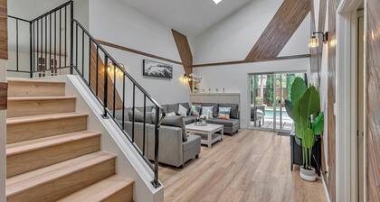 Tropical Bliss - Large Pool and Spa, Game Room, 12 min to dwntwn and King Beds!