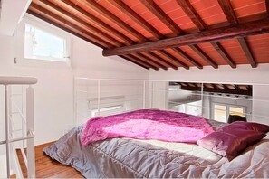 1 habitación, tabla de planchar con plancha, wifi y ropa de cama