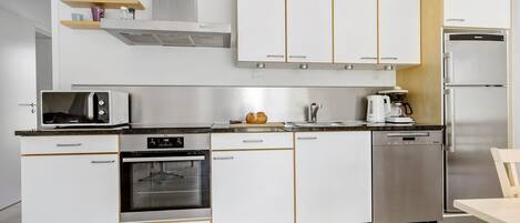 Fridge, stovetop, dishwasher, coffee/tea maker