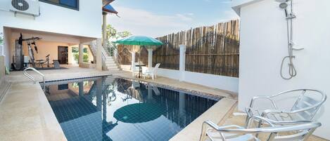 حمّام سباحة خارجي