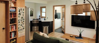 Cozy Chic Alpine Suite w/ AC-9 min Walk to Lake Tahoe-New renovation Summer 2024