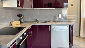 Frigorifero, microonde, forno, lavastoviglie