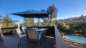 屋外ダイニングエリア