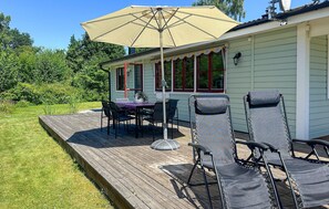 Outdoor dining - 3 bedroom lovely home in Källby (Källby)
