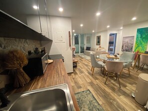 Appartement Confort, balcon, vue ville | Cuisine privée | Bouilloire électrique