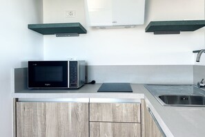 Fridge, dishwasher