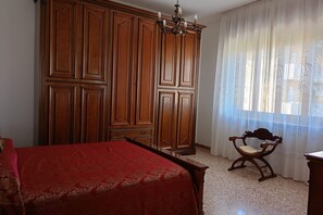 2 bedrooms, bed sheets - SE118 - Senigallia, large three-room apartment with balcony (Senigallia)