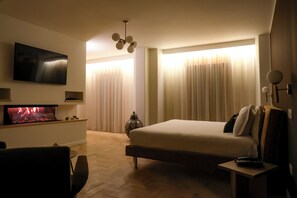 ห้องลักซ์ชัวรี่, เตียงใหญ่ 1 เตียง, อ่างน้ำวน | ตู้นิรภัยในห้องพัก, ผ้าม่านกันแสง, เตารีด/โต๊ะรีดผ้า, Wi-Fi ฟรี