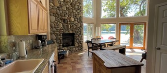 Otter Haven - Peaceful, Tranquil & Private Beachfront Getaway on Harstine Island