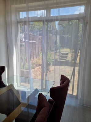 House | Interior - Large 4 Bed Terraced House (London)