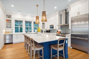 Réfrigérateur, micro-ondes, four, lave-vaisselle