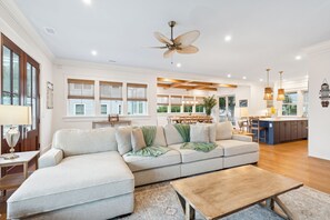 TV, peis, fotballspill og bordtennis