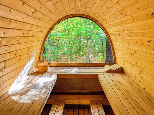Cozy cabin with sauna, minutes from Weirs Beach.