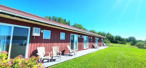 Terrace/patio - Baddeck Inn (Baddeck)