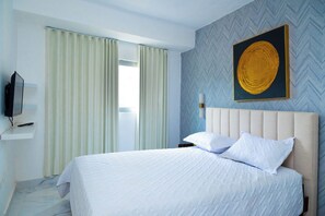 Apartamento conforto, 2 quartos, vista para a cidade | 1 quarto, ferros/tábuas de passar roupa, Wi-Fi de cortesia
