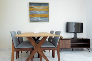Comfort Apartment, 1 Bedroom, City View | Living area