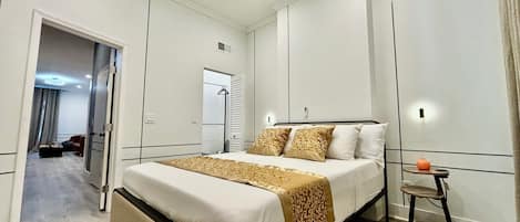 1 dormitorio, tabla de planchar con plancha, wifi y ropa de cama