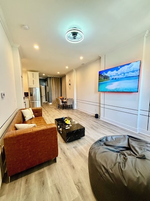 Smart TV, video games