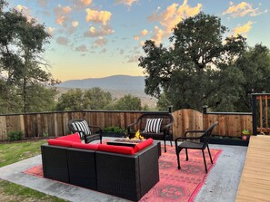 Terrace/patio - Yosemite Dreamin'.
Private & charming retreat.
Close to the park, shops & hikes (Oakhurst)