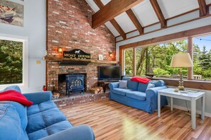 Smart-tv och eldstad