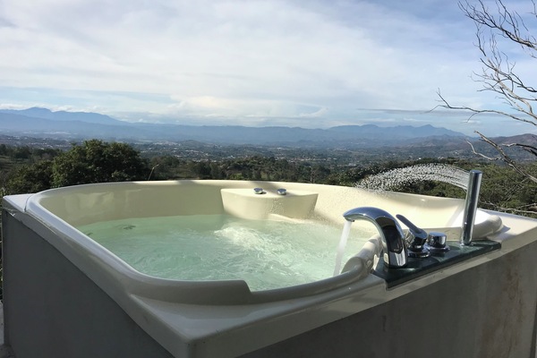 Outdoor spa tub